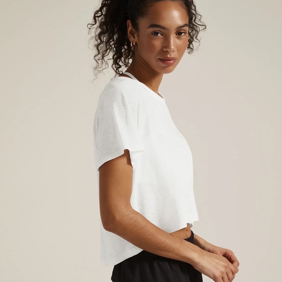 New BEYOND YOGA Signature High Low Cropped Tee, White, Women’s Size XL Shirt - Picture 4 of 6